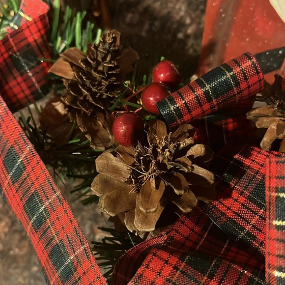 Christmas Wreath Hand-painted Wooden Santa Decoration 13” Pinecones Holly - Picture 8 of 9